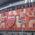 Arsenal crest Emirates stadium